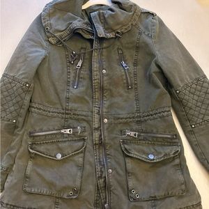 Sold ‼️Guess Los Angeles Utility/Camo Jacket Army Fatigue/Olive women’s hmedium